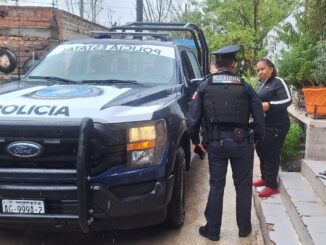 Policías Estatales auxilian a familias ante inundaciones