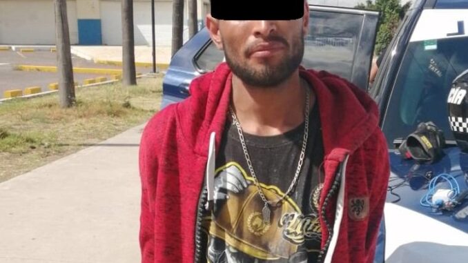 Detienen a una persona por posesión de droga