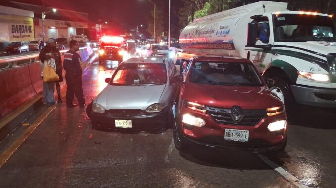 Policías Viales de Aguascalientes atienden reporte de accidente que se registró sobre Av. Aguascalientes a la altura del fraccionamiento Santa Anita