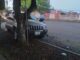 Uniformados de la Policía Vial de Aguascalientes atienden el reporte de accidente contra vehículo estacionado