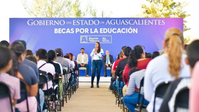 Realiza Gobernadora Tere Jiménez intensa gira de trabajo en Pabellón de Arteaga; entregó obra pública y arrancó la construcción de nueva clínica del Seguro Popular Aguascalientes