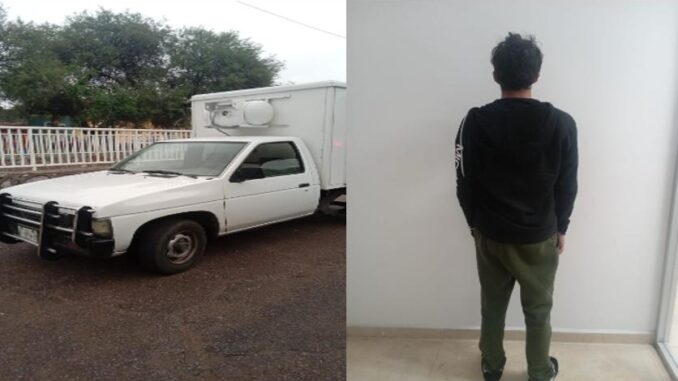 Elementos de la Policía Municipal de Aguascalientes detienen una persona en la Colonia Constitución, por conducir un vehículo con reporte de robo.