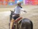 LA VICTORIA Y SALVADOR MUÑOZ “ORO” ANIMAN LAS ACTIVIDADES DEL LUNES EN AGUASCALIENTES  Ambos equipos ganaron sus respectivas eliminatorias y se instalan en zona de final Infantil “B”  Rancho El Pitayo continúa en el liderato general de la categoría con su marca de 350 unidades  Aumentan las emociones de las competencias que se desarrollan en la Arena San Marcos Mejoraron las emociones la tarde de este lunes en el XXXI Campeonato Nacional Infantil, Juvenil y de Escaramuzas Aguascalientes 2024 “La Catrina”, pues en competencias consecutivas, tanto La Victoria de Guanajuato como Salvador Muñoz “Oro” de Aguascalientes rebasaron las tres centenas y están en zona de final de la categoría Infantil “B”. Estos equipos se llevaron importantes triunfos y dieron la nota en las charreadas vespertinas, celebradas en la Arena San Marcos de la capital hidrocálida, aunque a cierta distancia del superlíder de este sector, Rancho El Pitayo de Querétaro, con 350 buenos. FEDERACIÓN MEXICANA DE CHARRERÍA, A.C. #CharreríaOrgulloDeMéxico #90AniversarioFMCH #Charrosdesde1933 Consejo Directivo Nacional 2020-2024 XXXI Campeonato Nacional Infantil, Juvenil y de Escaramuzas Aguascalientes 2024 “La Catrina” BOLETÍN INFORMATIVO Nº 19 Pág. 2 Primero, Salvador Muñoz “Oro” le dio una alegría a la afición de Aguascalientes al obtener una emocionante victoria con 307 unidades, ganando con holgura su eliminatoria en la que los Toros Bravos de Jesús María anotaron 145 y 41 finales del Herradero de San José, ambas escuadras también hidrocálidas. Pero más tarde, La Victoria de Guanajuato llevó a imponer condiciones y escaló hasta el segundo peldaño del sector, con 326 unidades, metiéndose de lleno a la pelea por un sitio en la final de equipos; Rancho El Alazán de Sinaloa alcanzó con 169 buenos, y 112 finales del Señor de La Ascensión, escuadrón de Jalisco. La etapa eliminatoria de la categoría Infantil “B”, tanto en cuanto a equipos como a la especialidad de los charros completos, continuará los días martes 30 y miércoles 31 de julio, con otras ocho competencias de ambas modalidades todavía por celebrarse, por lo que nada está escrito todavía. Resumen de las escaramuzas En las acciones vespertinas de esta jornada de lunes, en cuanto a la rama Femenil, las Peribanas de Michoacán tuvieron el mejor numerario al participar en la categoría Infantil “B”, contabilizando 216.00 unidades. Su punta fue ejecutada por María Leonor Limón Zepeda, rayando 16.90 metros en tres tiempos, para anotaron sus primeros 10 tantos, más 296 de la suma base de sus doce FEDERACIÓN MEXICANA DE CHARRERÍA, A.C. #CharreríaOrgulloDeMéxico #90AniversarioFMCH #Charrosdesde1933 Consejo Directivo Nacional 2020-2024 XXXI Campeonato Nacional Infantil, Juvenil y de Escaramuzas Aguascalientes 2024 “La Catrina” BOLETÍN INFORMATIVO Nº 19 Pág. 3 ejercicios, de los cuales también agregaron 32 adicionales, a cambio de 122 infracciones. Su capitana es Itzayana López Oseguera, y junto a ella actuaron Tamara Mora Barajas, Camila Valeria López Soto, Valeria Sofía Valencia Manzo, Lucero Rubí Ríos Contreras, Sofía Mendoza Escalera y Areli Galilea Barajas Román, federadas con los Charros de Peribán. Por la división Infantil “A”, La Providencia de Aguascalientes totalizó un promedio de 211.00 puntos, que su propia capitana, Jimena Gallo Herrera, abrió con 11 del movimiento de punta, teniendo una rutina con 256 de la suma base y seis adicionales, pero con 62 infracciones en sus evoluciones. Sus integrantes son las pequeñas María Ángela y Lucianna Valetina Arias Díaz, Romina González Martínez, Cecilia Yatziry Jáuregui López, Ana Lucía González Martínez, María José Arroyo Cervantes y Sarah García Hernández, federadas quienes actuaron con la música La Morena. En este mismo sector Infantil “A” actuó Rancho La Esperanza de Guanajuato, el cual acabó con una marca oficial de 205.00 puntos; de ellos, fueron los consabidos 256 de la suma base de su rutina, y seis adicionales conforme a la categoría, sin adicionales de la punta y con 57 de penalización. Ellas integran la asociación Regionales de Guanajuato, proceden del municipio de Manuel Doblado, en el suroeste de la entidad guanajuatense, comandadas por su capitana, la señorita Ana Victoria Álvarez Preciado, y sus compañeritas las amazonas Ana Camila FEDERACIÓN MEXICANA DE CHARRERÍA, A.C. #CharreríaOrgulloDeMéxico #90AniversarioFMCH #Charrosdesde1933 Consejo Directivo Nacional 2020-2024 XXXI Campeonato Nacional Infantil, Juvenil y de Escaramuzas Aguascalientes 2024 “La Catrina” BOLETÍN INFORMATIVO Nº 19 Pág. 4 Maciel López, Itzel Ramírez Rizo, Juliana Ríos Barajas, Marely y Emily Ayala Mendoza, así como Alexa Álvarez Pérez y Ana Carolina Álvarez Preciado. Finalmente, en la categoría Dientes de Leche vieron actividad las pequeñas Peribanas de Michoacán, las cuales consiguieron 86.00 puntos de promedio oficial. La pequeña Alejandra Mejía Alcántar fue la encargada de presentar el movimiento de punta, obteniendo nueve unidades, y su rutina aseguró 118 de la suma base de sus seis ejercicios, sin adicionales y contando 41 infracciones. Así como sus compañeras de Infantil “B”, forman parte de los Charros de Peribán de Ramos, compitieron con la música del Toro Pinto, siendo completada su alineación con las pequeñitas Valentina Rodríguez Sandoval, María Pérez Álvarez, Karla Lineth y Alexa Naomi González Capiz, Kenia Paulette Valencia Monzo y Emily Sandoval Morales. Vital triunfo guanajuatense La Victoria de Guanajuato ganó su competencia con 326 unidades y es sublíder de la eliminatoria; José Juan Zermeño Jordon presentó cala de 33 puntos, José Pablo Muñoz Reynoso cuajó los dos primeros piales con 18 cada uno para 36 totales, y en las colas el equipo sumó 73 buenos: 24 por Jesús Sebastián Rangel Caballero, 29 por Santiago Alcalá Campos y 20 por Enrique González Campos. FEDERACIÓN MEXICANA DE CHARRERÍA, A.C. #CharreríaOrgulloDeMéxico #90AniversarioFMCH #Charrosdesde1933 Consejo Directivo Nacional 2020-2024 XXXI Campeonato Nacional Infantil, Juvenil y de Escaramuzas Aguascalientes 2024 “La Catrina” BOLETÍN INFORMATIVO Nº 19 Pág. 5 Jesús Rangel jineteó el toro y ganó 25 del águila, la terna fue validada con 42 puntos: 23 del lazo de cabeza por Juan Zermeño y 19 del pial por Santiago Alcalá, con un ahorro de un minuto en el cronómetro. Sebastián Alcalá jineteó la yegua y obtuvo 10 buenos, tres manganas a pie con 23, 22 y 22 con dos de tiempo, por cuenta de Enrique González, cubriéndose de gloria con 68 tantos; Juan Zermeño agarró otra más a caballo en su primer tiro de 23, acabando con la cala de caballo de 16 que logró Sebastián Alcalá, sellando importante victoria. Rancho El Alazán de Sinaloa arrancó con cala de 21 realizada por Manuel Rivera Ballesteros, sin fortuna en piales y 73 totales en colas: 25 por Ricardo Antonio Márquez Abdala, 29 por Haniel Nicolás Sánchez Tejeda y 19 por Manuel Rivera. En el toro de reparo, Rodolfo Arámburo Gutiérrez consiguió 21 tantos de su monta, mientras que en el lazo de cabeza Ricardo Márquez lazó al toro por la cabeza con 23 unidades, sin poder completar la terna ya que se fallaron las restantes oportunidades. Juan Pablo León Sarabia agregó 10 tantos en la yegua bruta, una mangana a pie de 21 bonos por parte de Manuel Rivera, pero el equipo cerró sin aciertos en manganas a caballo ni con paso de la muerte, para sus 169 puntos. El equipo Señor de La Ascensión de Jalisco tuvo su cala de 16 unidades ejecutada por Juan Pablo Becerra Gutiérrez, nada en piales y en colas tampoco hubo suerte. FEDERACIÓN MEXICANA DE CHARRERÍA, A.C. #CharreríaOrgulloDeMéxico #90AniversarioFMCH #Charrosdesde1933 Consejo Directivo Nacional 2020-2024 XXXI Campeonato Nacional Infantil, Juvenil y de Escaramuzas Aguascalientes 2024 “La Catrina” BOLETÍN INFORMATIVO Nº 19 Pág. 6 Sin tantos positivos en la monta de toro, la terna contó para 30 buenos: 15 del lazo de cabeza por Mario Guadalupe Sánchez Valdez y 15 del pial por Santiago Muñoz Ruiz. Juan Becerra montó a la cuaca y ganó 10 puntos, Rodrigo Santos Sánchez agarró las dos primera manganas con 20 tantos cada una, para sumar 42 bonos, y en las manganas a caballo sólo hubo suerte en la primera oportunidad, con 18, por parte de Miguel Meza Velarde, Santiago Muñoz ejecutó paso de 10, al hacerlo a yegua parada, para concluir con 112 puntos. En pie de guerra Salvador Muñoz “Oro” Salvador Muñoz “Oro” de Aguascalientes inició la competencia con la suerte del silencio por parte de Santiago Hurtado Muñoz con 34 de calificación, no hubo suerte en el pialadero y en las colas sumaron 64 unidades: 11 de Jesús Emiliano Medina Esquivel, 33 por Santiago Hurtado Muñoz y 20 por José Alfredo Gallo Herrera. Justin Juan Padilla López montó el novillo y tras buenos reparos cosechó 26 puntos, 32 totales en la terna: 25 del cabecero por Alonso Salvador Muñoz Gutiérrez y siete del pial por Josué Manuel Macias Reyes. Juan Padilla se subió a la yegua y obtuvo 20 unidades, dos manganas a pie, de 25 cada una, para 53 buenos por parte de Josué Macías y dos manganas más a caballo, de 22 y 29, por Alonso Muñoz para 54 y, en las postrimerías de la competencia, Santiago FEDERACIÓN MEXICANA DE CHARRERÍA, A.C. #CharreríaOrgulloDeMéxico #90AniversarioFMCH #Charrosdesde1933 Consejo Directivo Nacional 2020-2024 XXXI Campeonato Nacional Infantil, Juvenil y de Escaramuzas Aguascalientes 2024 “La Catrina” BOLETÍN INFORMATIVO Nº 19 Pág. 7 Hurtado aseguró el paso de la muerte para 24, concluyendo con 307 puntos, y ello está siendo suficiente para colocarse en zona de final. Los Toros Bravos de Jesús María, Aguascalientes, comenzaron sin cala, pero volvieron a la buena senda con un pial de 23 que acertó Pedro Antonio de León Pérez y en colas cumplió solamente Jesús Herrera Ramón con 15 buenos. Sebastián Díaz Castorena jineteó el toro para 24 puntos, la terna fue validada con 35 puntos: 19 fueron del lazo de cabeza por Fernando Daniel Vargas Chávez y el pial le contó para 16 a Jesús Herrera Ramón. Emiliano Soriano Ortega generó jineteada de yegua de 19 unidades, y sólo se ganó una mangana a pie, de 24 puntos, por Pedro de León, y Jesús Herrera finalizó con paso de 23 tantos, para cerrar su hoja con 145 puntos. El Herradero de San José de Aguascalientes tuvo 14 tantos en colas por parte de Leopoldo Xavier Haro García y cinco más de Joseph Santiago Pérez Honorato, monta de toro de Juan Ángel Lemus Hernández, lazo cabecero de Leopoldo Xavier Haro y 17 de la jineteada de yegua del propio Ángel Lemus, concluyendo con 41 puntos. Transmisión en vivo y venta de boletos en línea FEDERACIÓN MEXICANA DE CHARRERÍA, A.C. #CharreríaOrgulloDeMéxico #90AniversarioFMCH #Charrosdesde1933 Consejo Directivo Nacional 2020-2024 XXXI Campeonato Nacional Infantil, Juvenil y de Escaramuzas Aguascalientes 2024 “La Catrina” BOLETÍN INFORMATIVO Nº 19 Pág. 8 Las acciones de este Campeonato Nacional Charro Infantil, Juvenil y de Escaramuzas Aguascalientes 2024 se transmiten en vivo de forma gratuita a través de los canales oficiales de la Federación Mexicana de Charrería, tanto en la red social Facebook ( https://facebook.com/fmcharreria/ ) como en la plataforma de YouTube ( https://www.youtube.com/@FederacionMexicanadeCharreria ). El público en general puede adquirir las entradas en línea en la página web de Más Boletos ( https://www.masboletos.com.mx/index.php?p=1&idevento=%2BAxaylhHKBE9s72BHaX NbJum2HndOI7%2BrX2E6ifx38Y%3D ). Todo lo recaudado en taquilla será destinado a beneficio del Sistema DIF estatal de Aguascalientes.