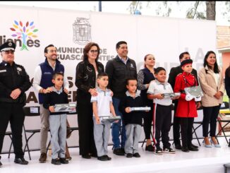 Entrega Leo Montañez chalecos e insignias del Programa "Yo Reciclo" alumnos de la escuela Antonio Landín Rodríguez Turno Vespertino