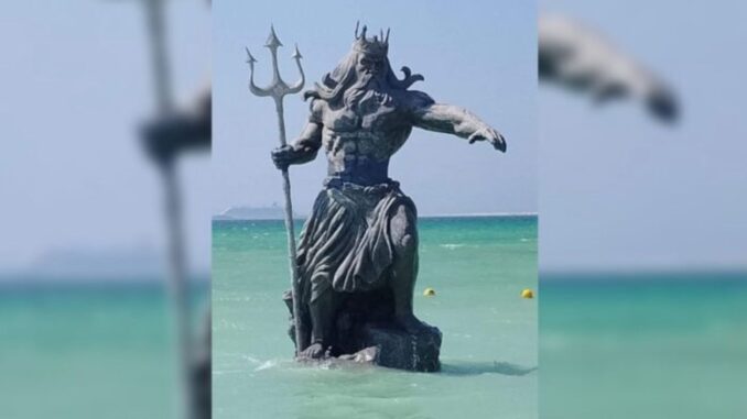 ¿Por qué algunos yucatecos planean derribar la estatua de Poseidón?