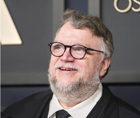 Guillermo del Toro solicita en Canadá, salvar una histórica sala de cine