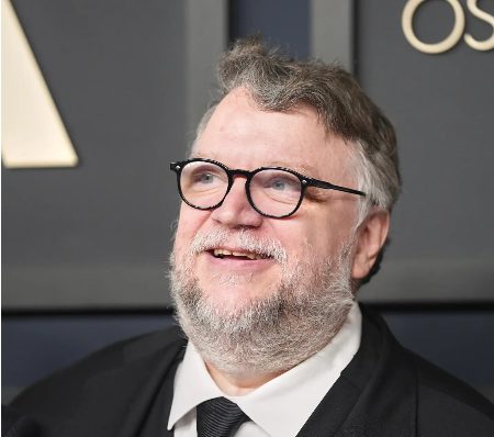Guillermo del Toro solicita en Canadá, salvar una histórica sala de cine