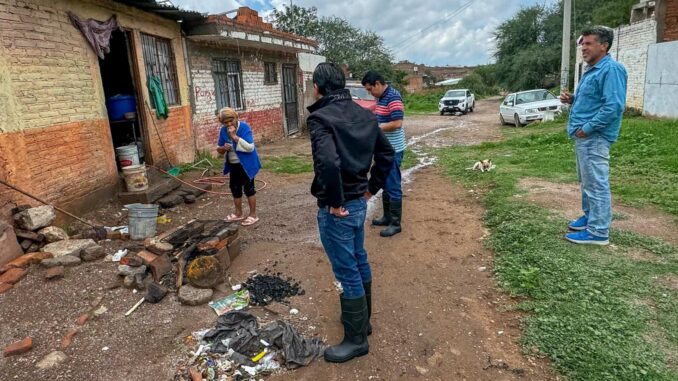 Continúa Municipio brindando ayuda a familias afectadas por las intensas lluvias