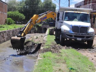 Municipio de Aguascalientes realiza trabajos de desazolve en el canal del Parnaso