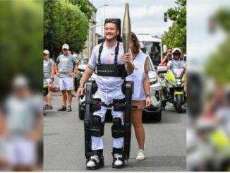 Tenista parapléjico portó la antorcha olímpica caminando con su exoesqueleto