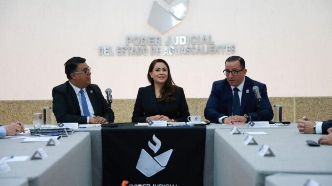 Gobernadora Tere Jiménez sostiene reunión con el Pleno del Supremo Tribunal de Justicia