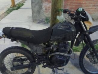 Policías Municipales de Aguascalientes localizan y recuperan una motocicleta con reporte de robo, en el fraccionamiento Villa Montaña