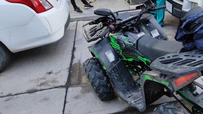 Choque de cuatrimoto contra vehículo estacionado fue intervenido por Policías Viales de Aguascalientes en el Ojocaliente Uno