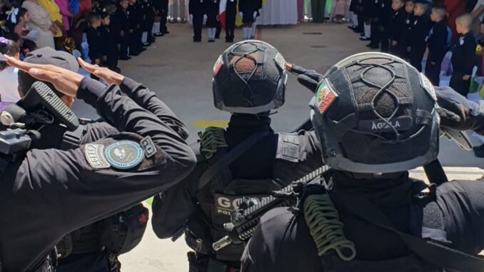 Policía presente en graduación de kínder en el Salero, Cosío