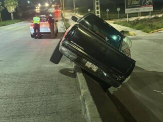 Policías Viales de Aguascalientes atendieron un choque entre vehículos particulares, registrado en Avenida Héroe Inmortal