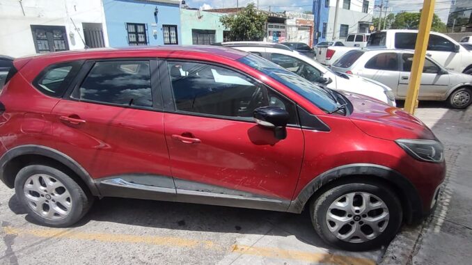 Policías Municipales de Aguascalientes localizan y recuperan un vehículo con reporte de robo, en Avenida Mahatma Gandhi