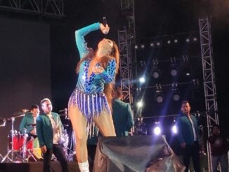 Mariana Seoane se presentó en el teatro del pueblo de la Feria de los Chicahuales