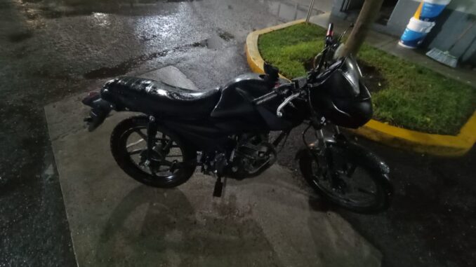 Aseguran motocicleta con reporte de robo