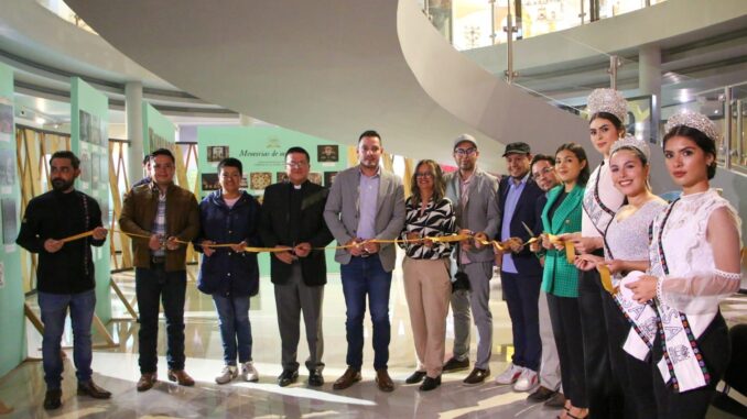 Se inauguró la exposición fotográfica ❞𝐌𝐞𝐦𝐨𝐫𝐢𝐚𝐬 𝐝𝐞 𝐦𝐢 𝐏𝐮𝐞𝐛𝐥𝐨❞ en Calvillo