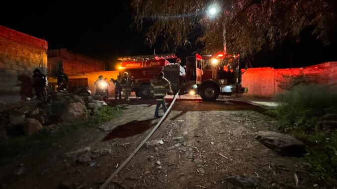 Sofocan incendio en un domicilio ubicado en Rincón de Romos