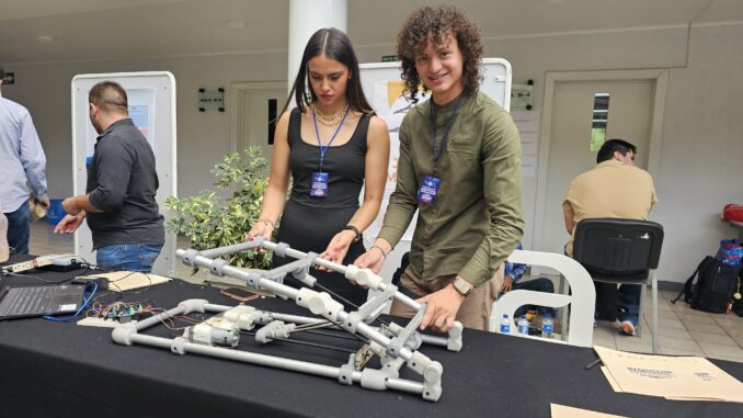 Estudiantes de Ingeniería Robótica de la UAA diseñan equipo de rehabilitación para rodilla y cadera