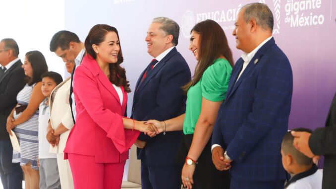 Entrega Gobernadora Tere Jiménez nueva infraestructura educativa y uniformes escolares en Paseos del Sur