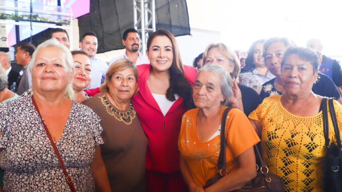 Entre baile, alegría y sorpresas, Gobernadora Tere Jiménez encabeza festejo por el Día del Abuelo