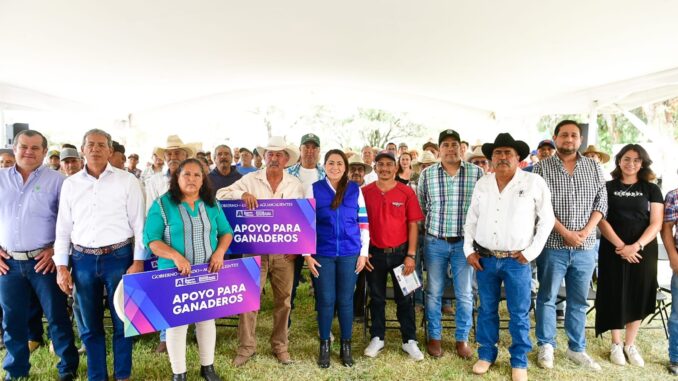 Gobernadora Tere Jiménez entregó apoyos a productores del campo