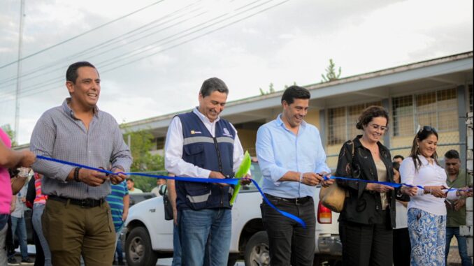 Entrega Leo Montañez concreto asfáltico en Av. Juan José Arreola