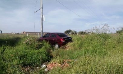 Se atiende accidente tipo salida de camino, con saldo de daños materiales