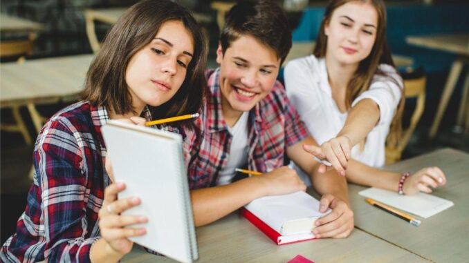 Impulsa el éxito escolar de los jóvenes con ayuda del coaching en el regreso a clases