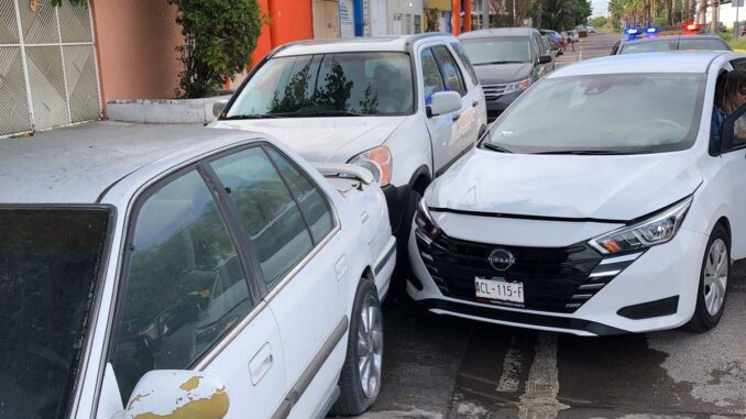 Choque contra vehículo estacionado fue intervenido por Policías Viales de Aguascalientes