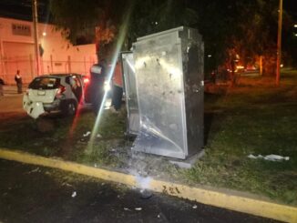 Policías Viales de Aguascalientes atendieron el reporte de un choque contra objeto fijo, registrado en Avenida Mahatma Gandhi