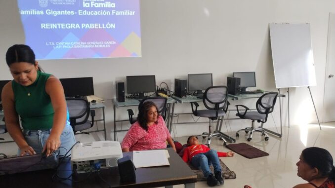 Realizan talleres a familias del programa Reintegra