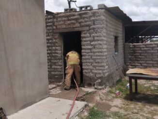 Sofocan incendio de casa habitación en El Llano