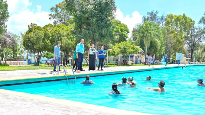 Alrededor de 220 Abuelitas y Abuelitos festejaron en Jesús María con actividades acuáticas