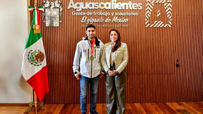 Felicita Gobernadora Tere Jiménez al aguascalentense Rogelio Guerrero, primer mexicano Bicampeón en la Olimpiada Internacional de Matemáticas