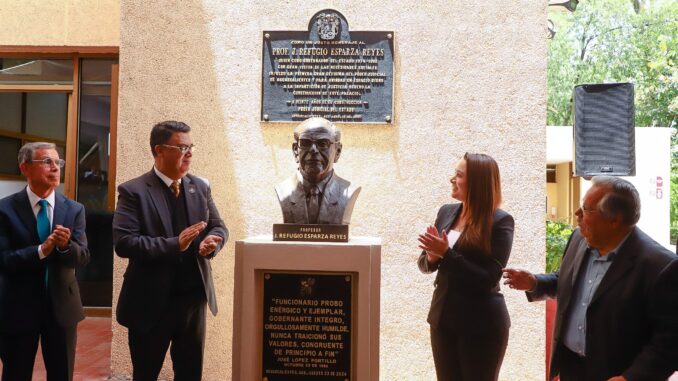 Rinden Homenaje al exgobernador J. Refugio Esparza Reyes; reconocen su impacto en el progreso de Aguascalientes