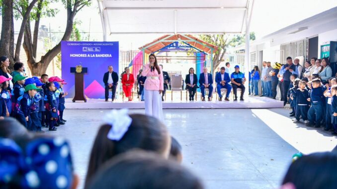 Gobernadora Tere Jiménez entrega obras en el Jardín de Niños Saturnino Herrán en San Miguelito, Jesús María