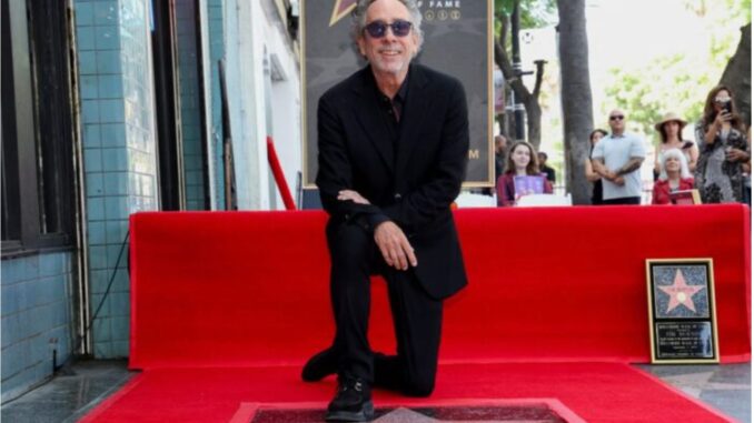 Tim Burton recibe su estrella en el Paseo de la Fama de Hollywood