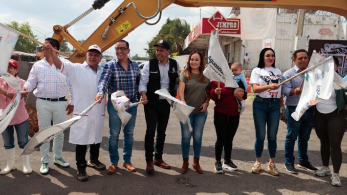 Invierte Municipio de Aguascalientes 14.7 millones de pesos en la pavimentación de la Av. Mercado de Abastos