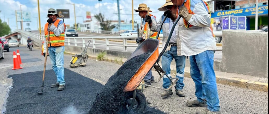 Refuerza Obras Públicas Municipales rehabilitación vial en Av. Aguascalientes Sur