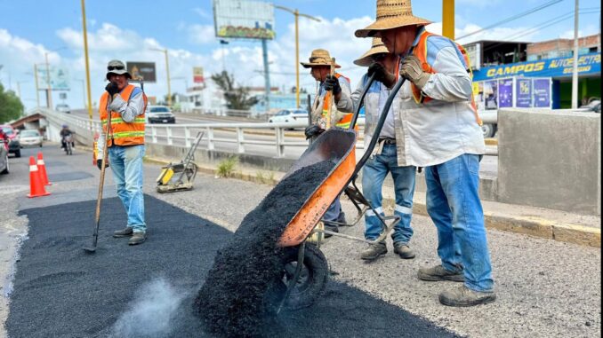 Refuerza Obras Públicas Municipales rehabilitación vial en Av. Aguascalientes Sur