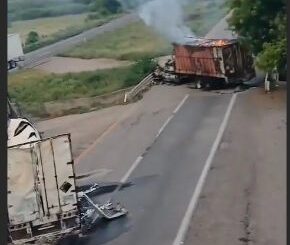 Sujetos armados bloquean la Maxipista Culiacán-Mazatlán en Sinaloa