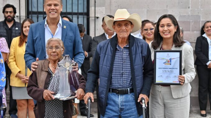 Reconocen al Matrimonio y a la Abuelita más longeva en Jesús María