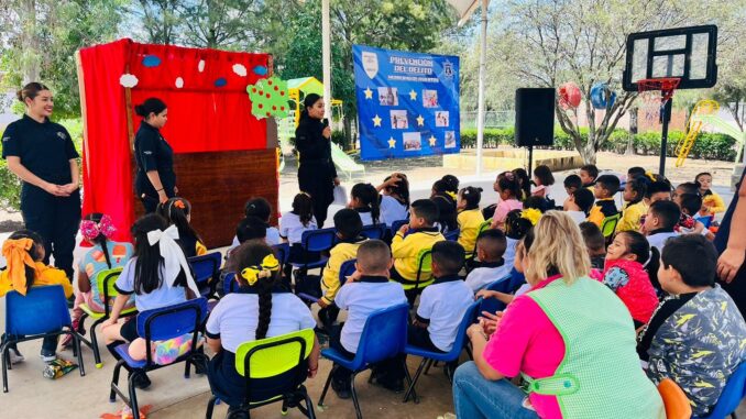 Policías realizan actividades en Jardín de Niños de Asientos