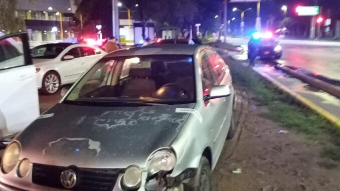 Policías Viales de Aguascalientes atienden reporte de accidente que se registró sobre la Avenida Eugenio Garza Sada