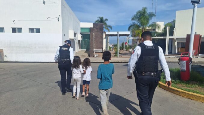 Policías Municipales de Aguascalientes rescataron a tres menores de edad que se encontraban encerrados en un domicilio del fraccionamiento Paseos del Sur