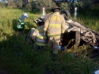 Atienden elementos de Bomberos del Estado choque frontal