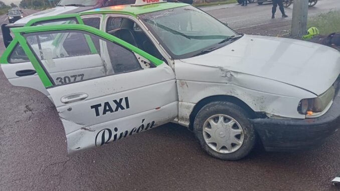 Policías atienden accidente en Tepezalá